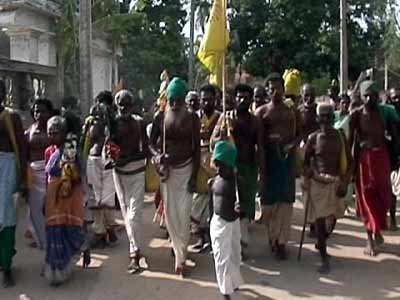 Pada Yatra pilgrims depart from Akkaraipattu
