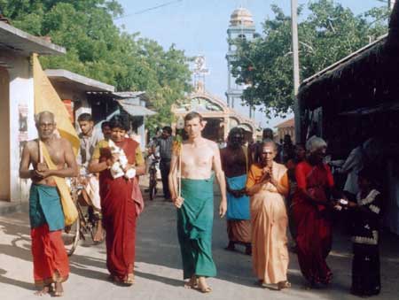 Pada Yatra pilgrims set out from Selva Sannidhi Kovil, Jaffna
