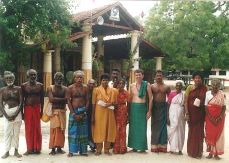 Pada Yatra pilgrims at Ushan Kandaswamy Kovil, Jaffna