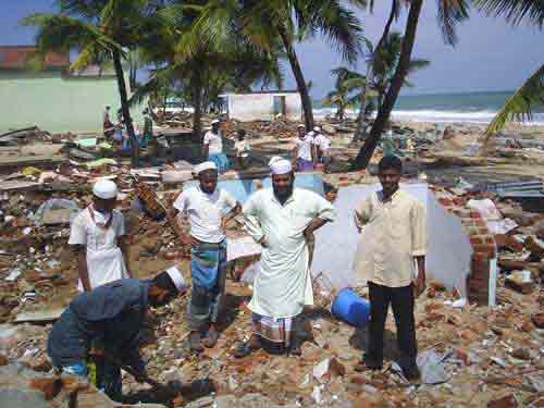 Kalmunai residents clean up