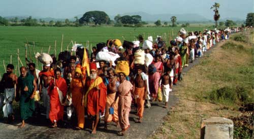 Kataragama Pada Yatra pilgrims cross Ampara district, June 2002